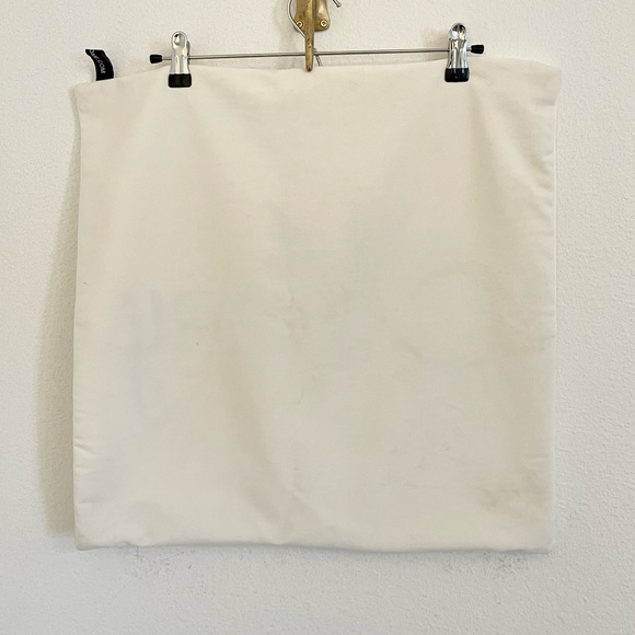 ‘Merry’ Christmas Holiday Velvet Pillow Cover 20”x20” - Picture 4 of 5